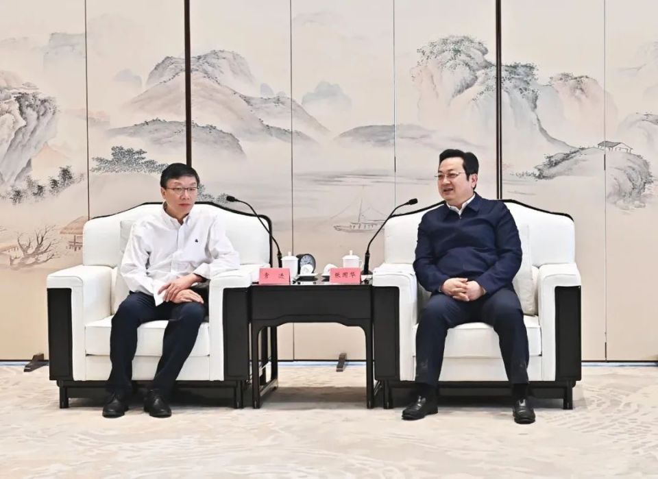 张国华赵大春与参加雄安新区第二届科技·人才·创新周