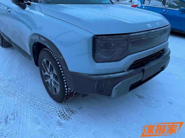 日前,我们获取到了一组全新北京越野bj30车型的测试谍照,可以看出