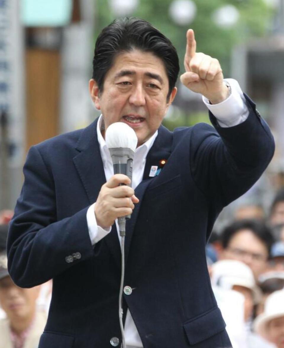 2013年参议院选举时,时任首相安倍晋三本人涉嫌向候选人提供100万日元