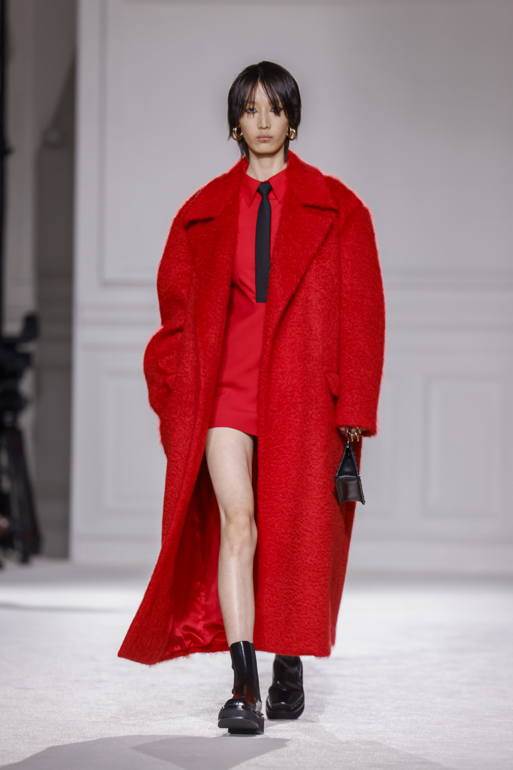 巴黎时装周——华伦天奴品牌时装秀_腾讯新闻