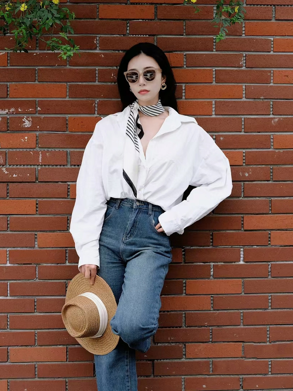 "白衬衫"怎么穿好看?记住四个穿衣技巧,让你轻松远离平庸感