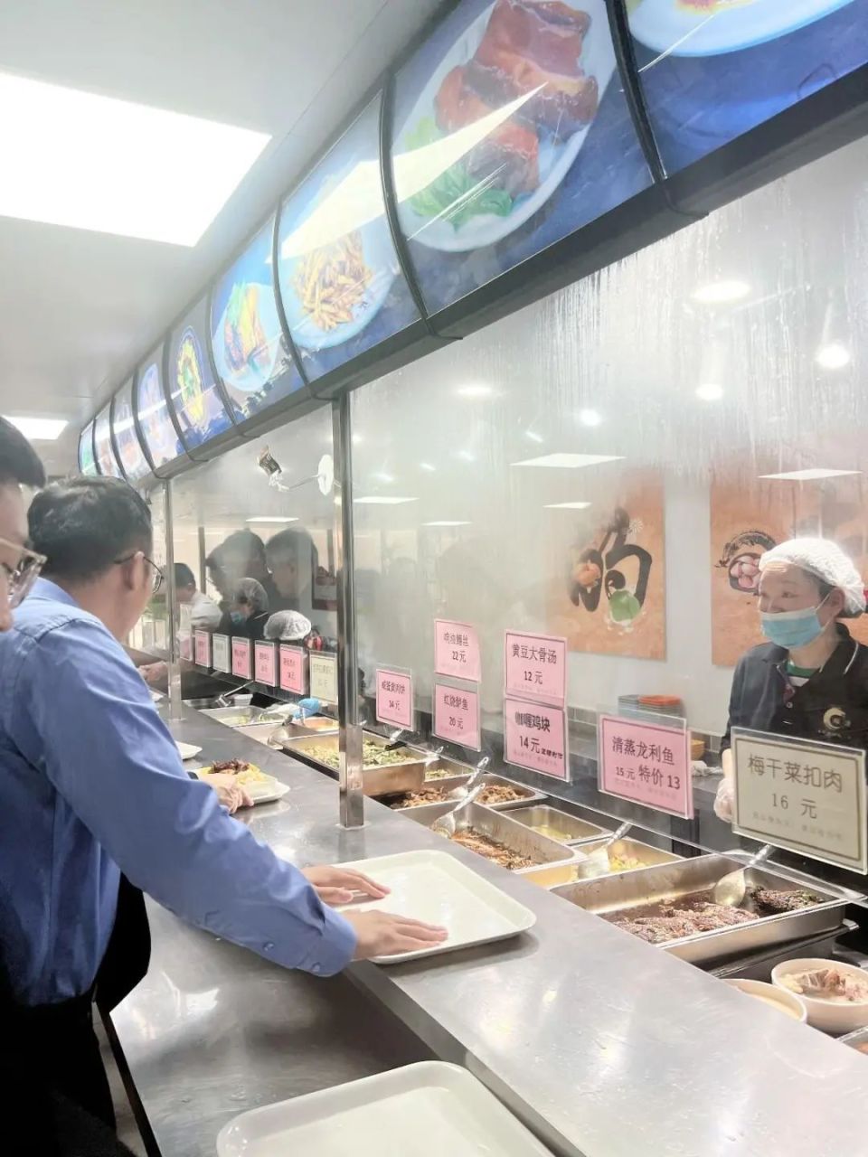 前小南国大厨坐镇的这家社区长者食堂,咪道嗲!_腾讯新闻