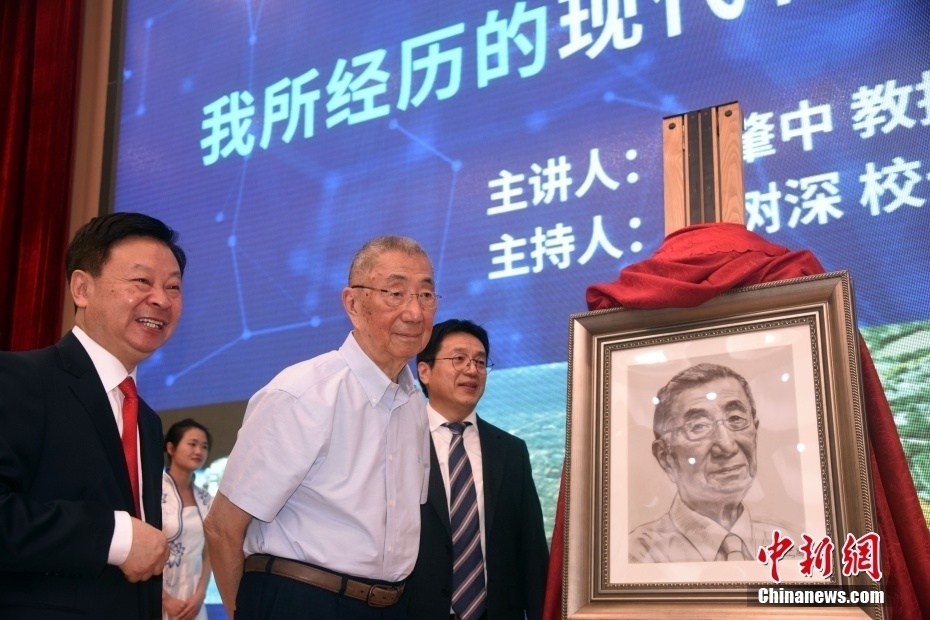 诺贝尔奖得主丁肇中在中国科学院大学做主题报告