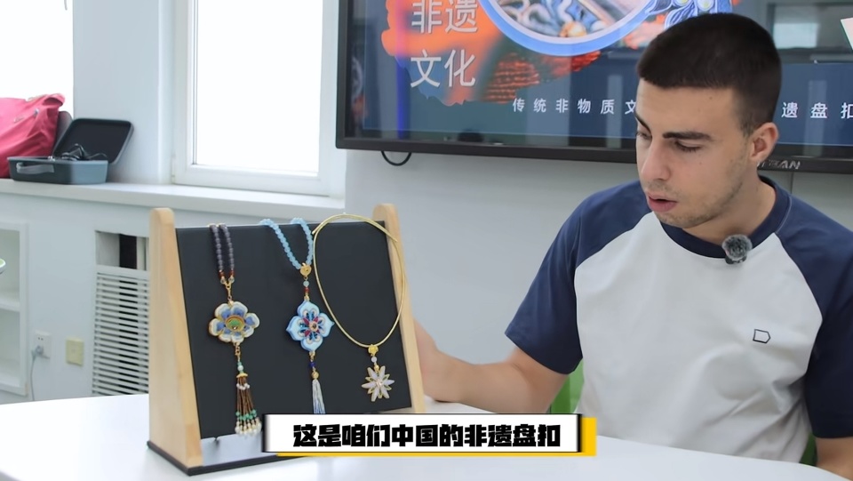 留学生看中国｜“00后”王亨利：用短视频连接阿尔巴尼亚与中国_腾讯新闻