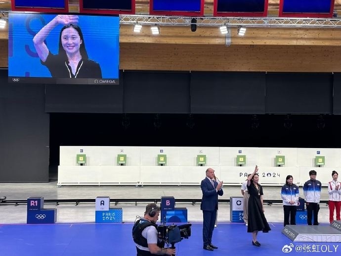 张虹:很荣幸能够为本次奥运首金颁奖