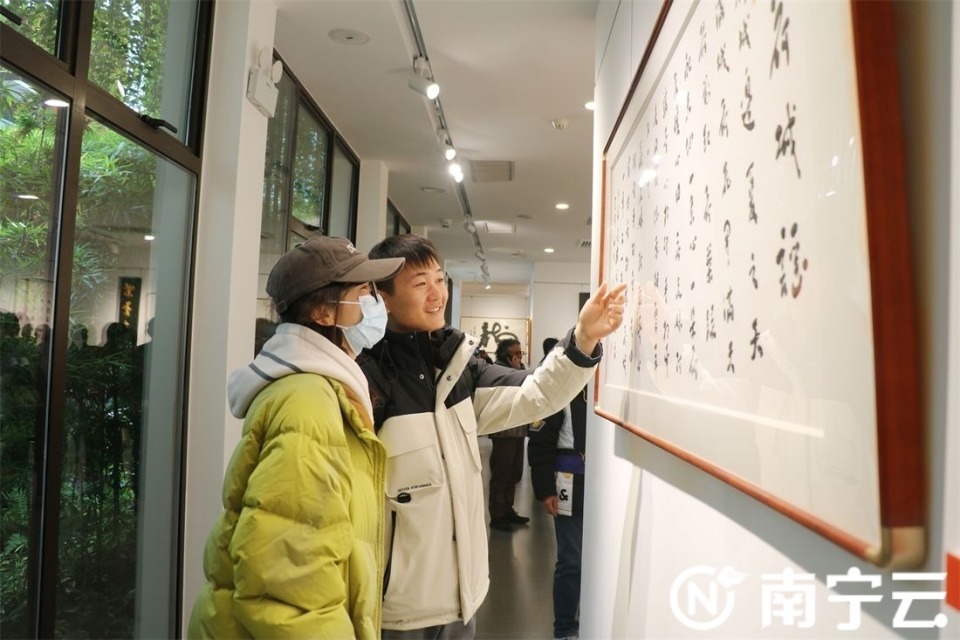 “相约美丽南方——黄道伟及李林君刘福诗书画刻作品展”在南宁精彩开展_腾讯新闻