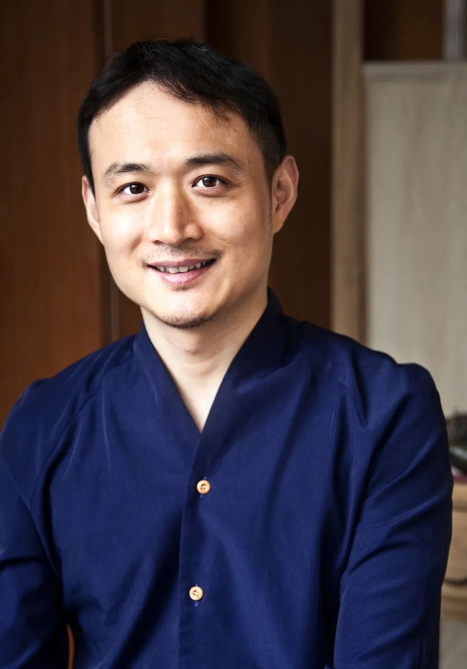 关于嘉宾5月25日下午2点,作者唐吉慧和解放日报专副刊部主任伍斌,解放