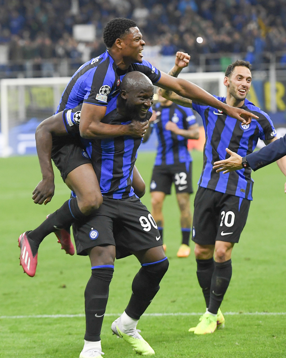 体育足球国际米兰队晋级欧冠决赛