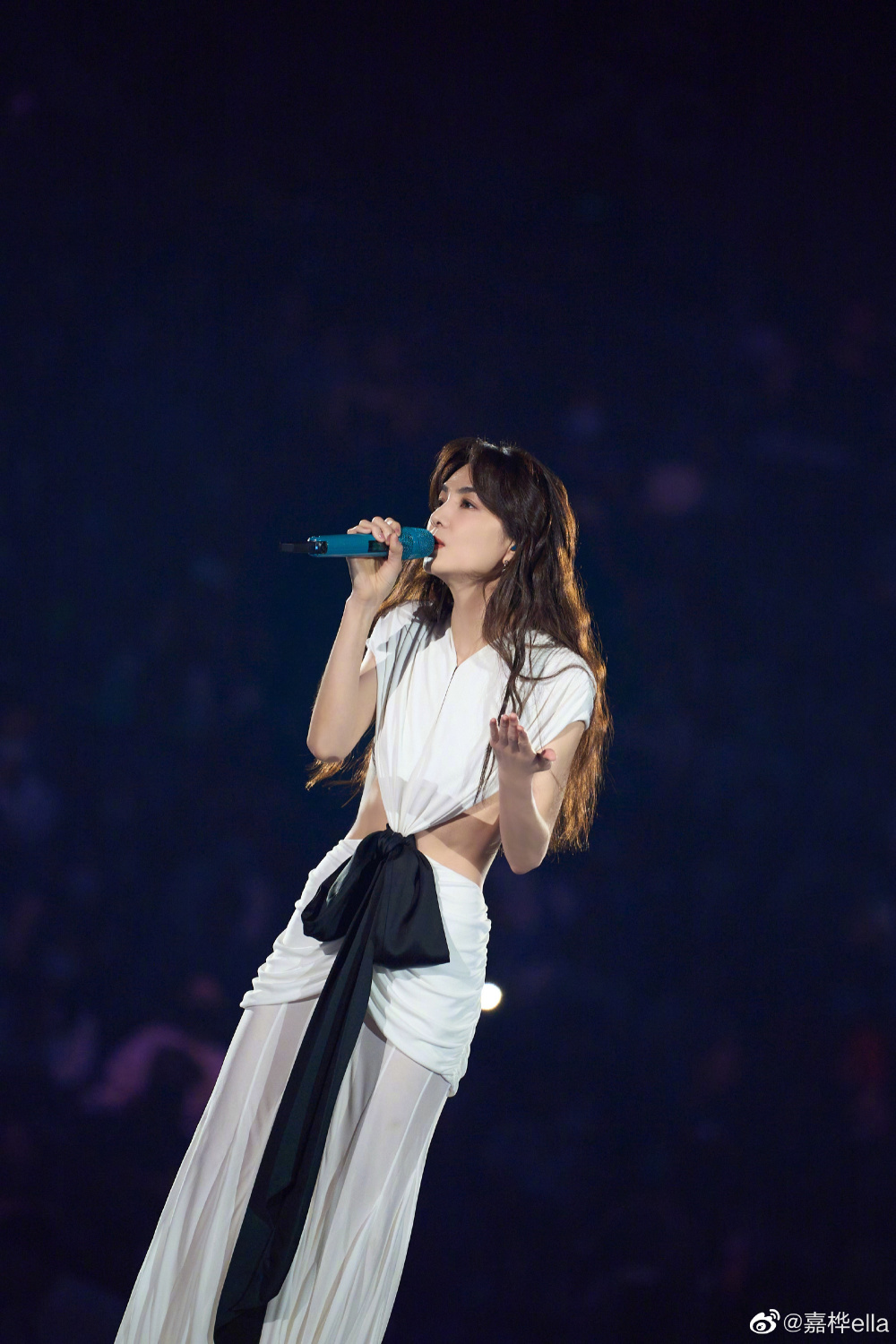 ella自曝童年被侵犯出道后在工作上也遇过性骚扰