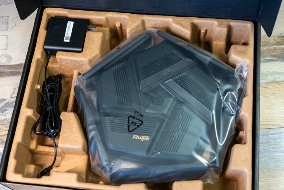 与锐捷天蝎x60 pro相比,锐捷天蝎be72 pro的提升可以说是全方位的.