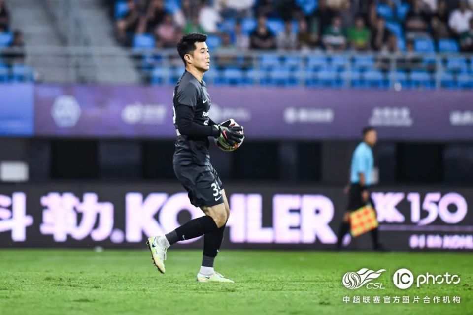 赵博当选9月最佳守门员_腾讯新闻