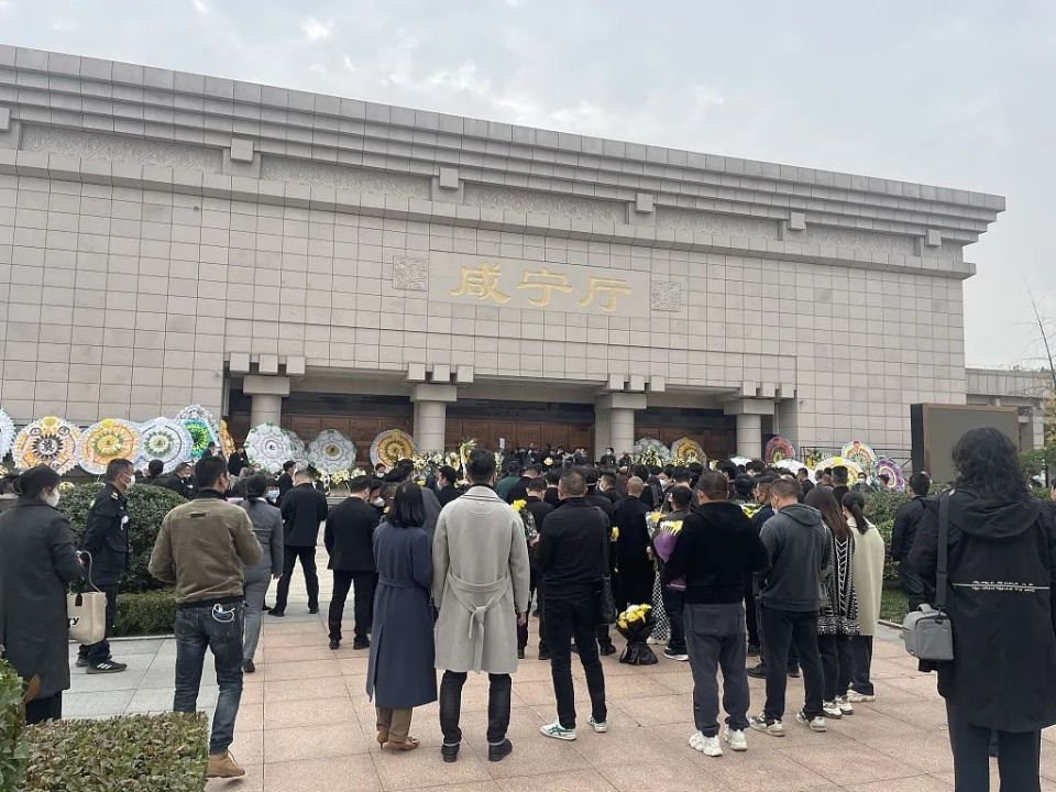 西安市殡仪馆咸宁厅二手花卉3倍收费是否涉嫌消费欺诈?