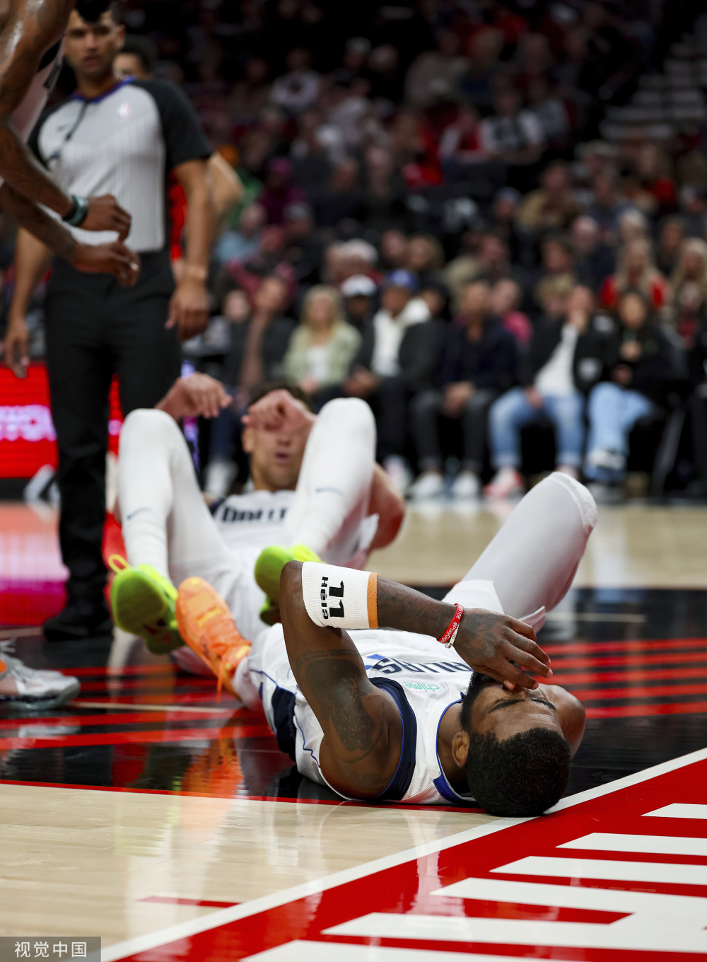 独行侠灭开拓者升西部第三 东契奇32 10欧文伤退未坐轮椅离开-腾讯