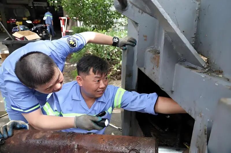 这些环卫工，偷偷改行当上了“外科医生”？！