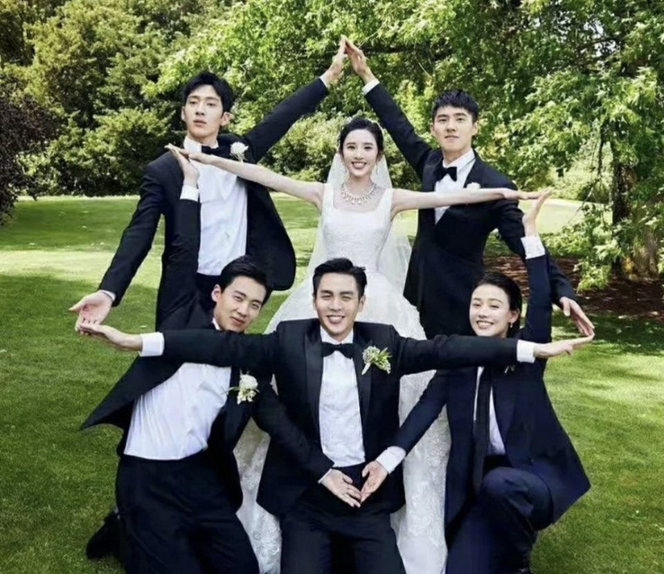 回顾张若昀唐艺昕婚礼,好闺蜜李沁做伴娘,马思纯当伴郎出尽风头