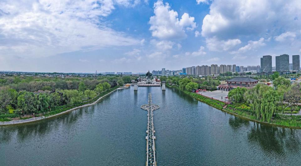 前129年春,汉武帝采纳大司农郑当时的建议,由水工徐伯主持开凿漕渠