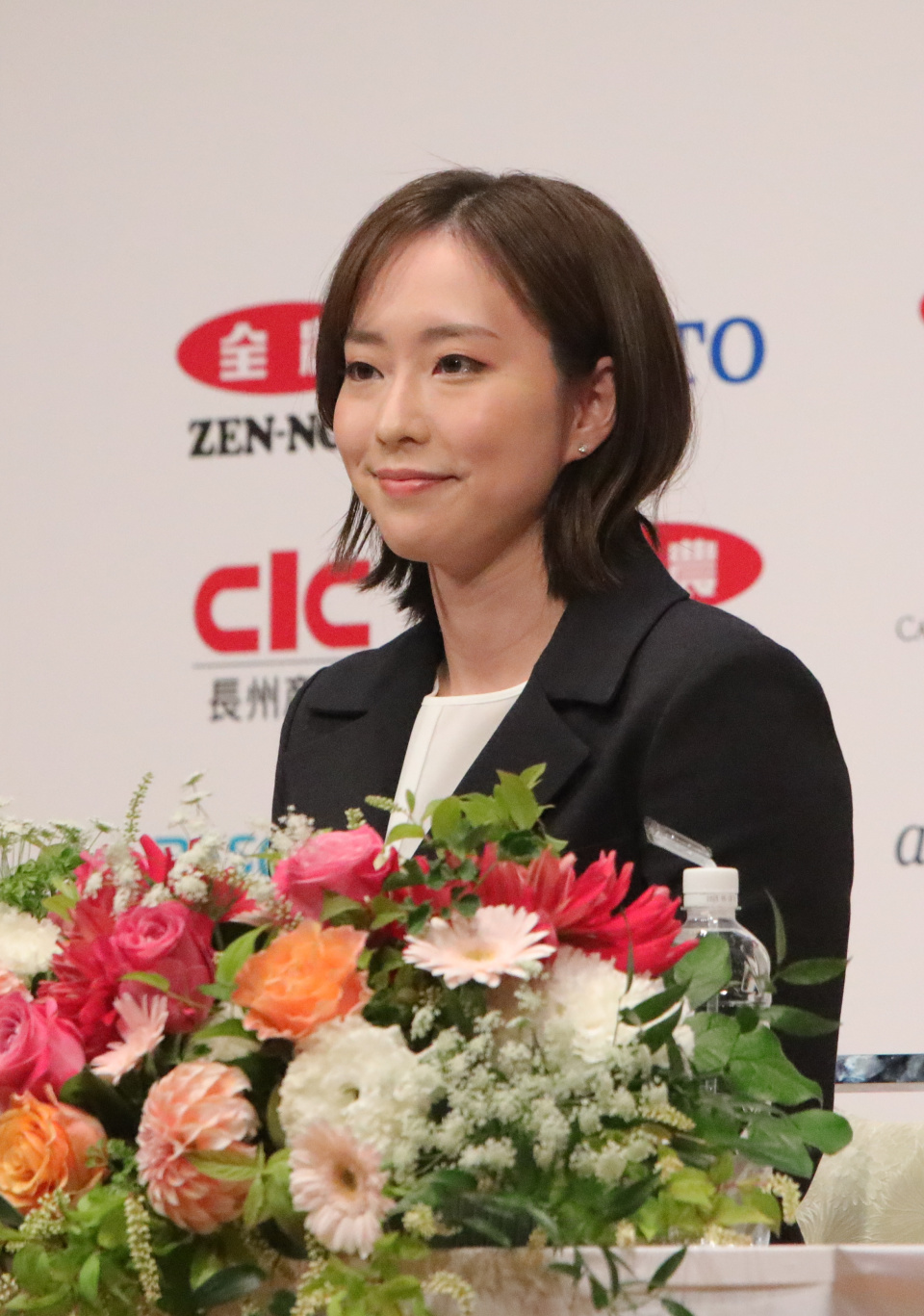 (体育)乒乓球——日本名将石川佳纯出席退役发布会