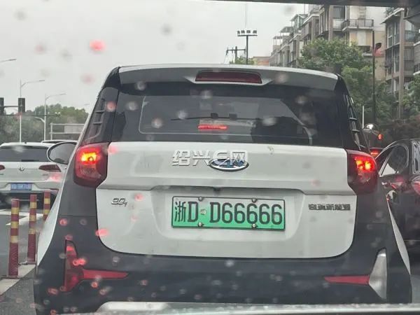 绍兴街头这一车牌,网友直呼:要不少钱吧!