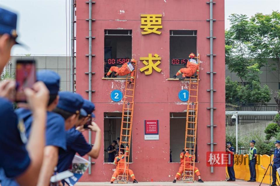 梯,百米障碍救助操,5000米跑,400米负重跑,200米游泳等6个竞赛科目