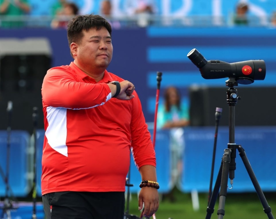 中国射箭女团遗憾摘银 她们的韩国教练哽咽了