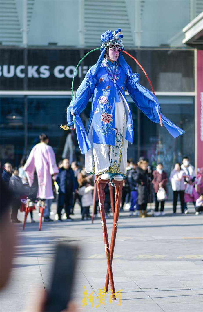 传统高跷秀绝技,这些角色看看都是谁 | "泉"在济南过大年_腾讯新闻