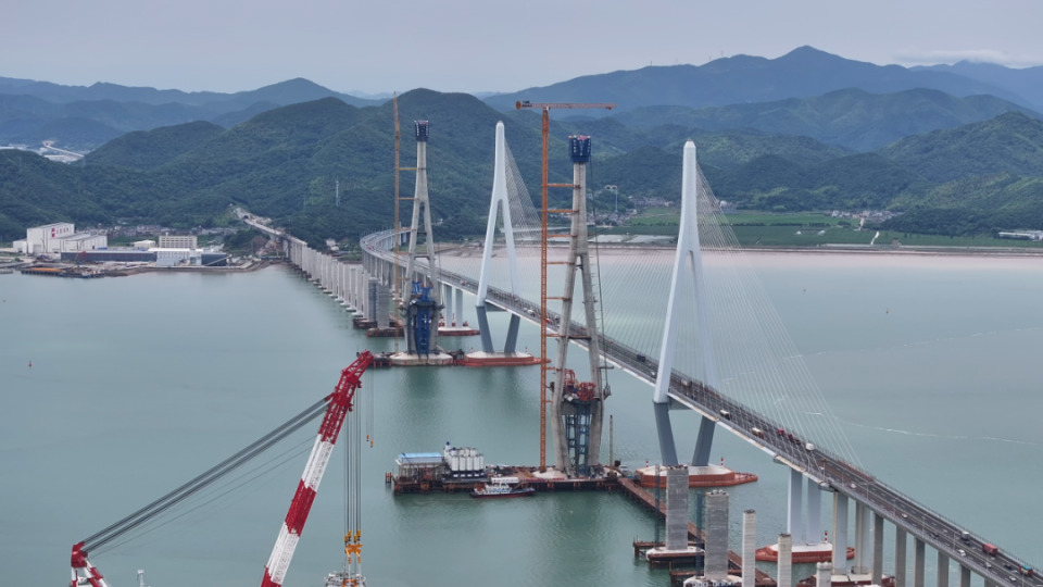 市域铁路象山港跨海大桥,两座主塔双双封顶!