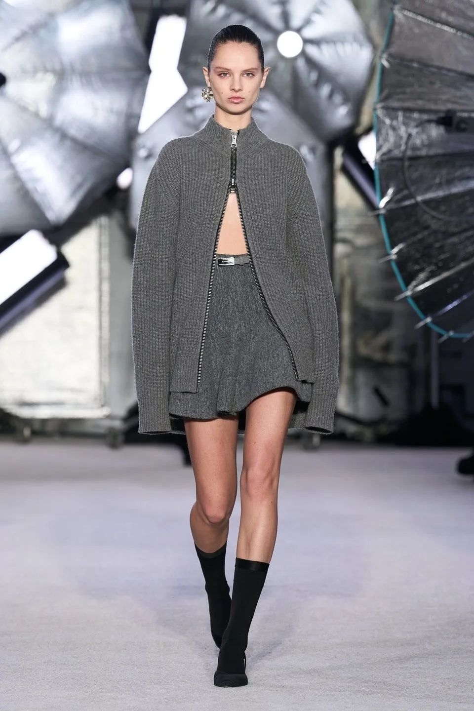 针织设计 | 针织上的3种开叉设计手法,附50图秀场案例