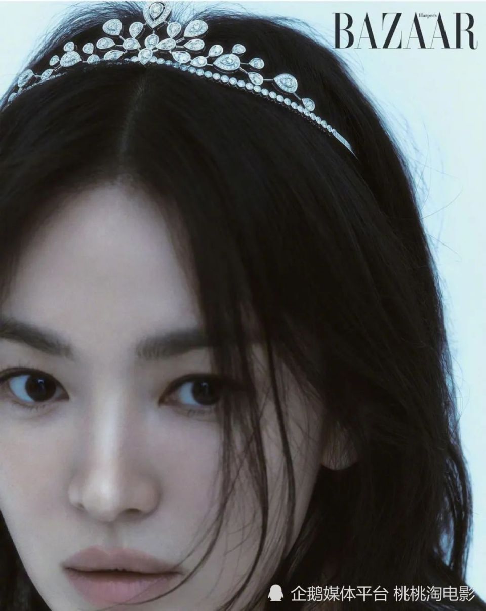 女星宋慧乔《时尚芭莎》封面大片,高级珠宝配冷艳美人慵懒优雅