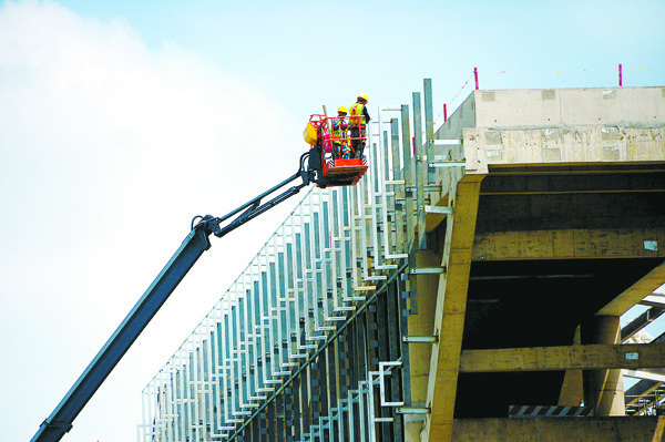 图说:作为长三角一体化"大动脉"的沪苏湖铁路正在紧锣密鼓地施工建设