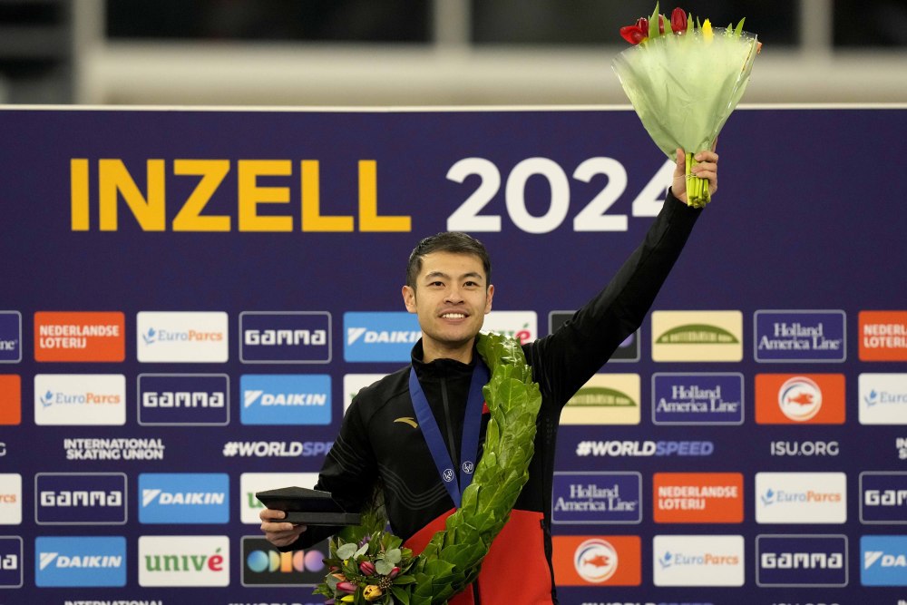 速度滑冰宁忠岩首获速滑短距离全能世锦赛冠军