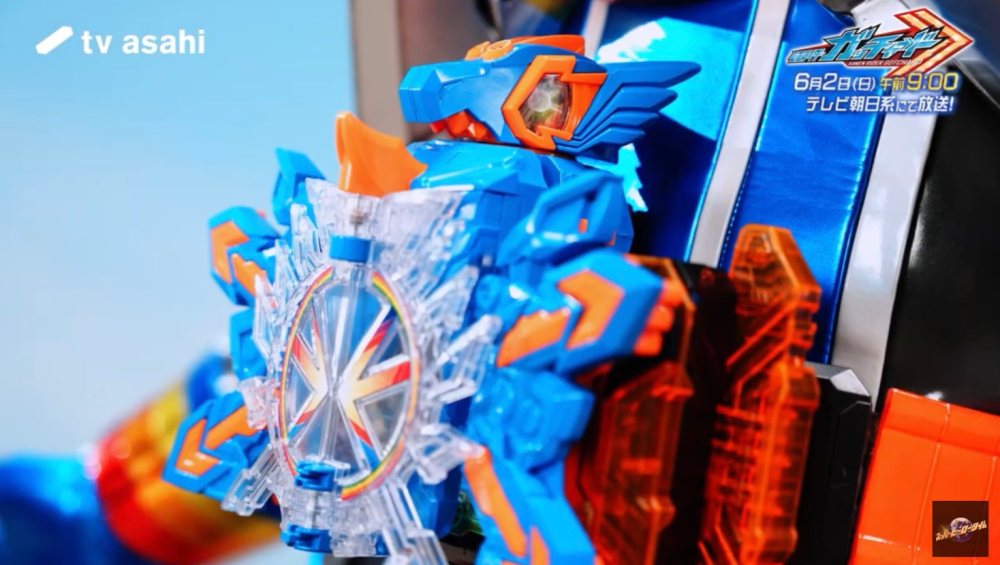 假面骑士歌查德彩虹龙形态正面剧照公开 颜值有争议 肩甲过于庞大