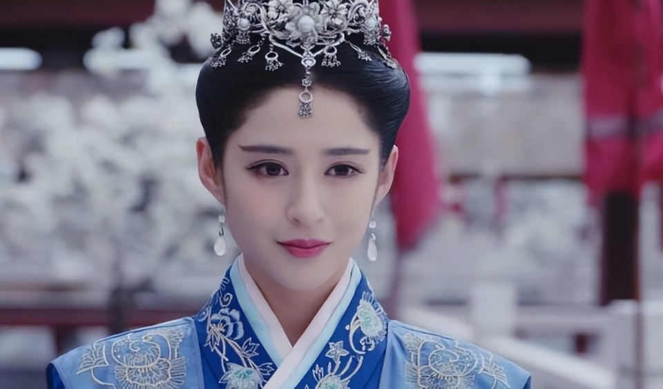 李长乐的台词,总会无限期强调自己的身份尊贵,自己的长相有多么美丽.