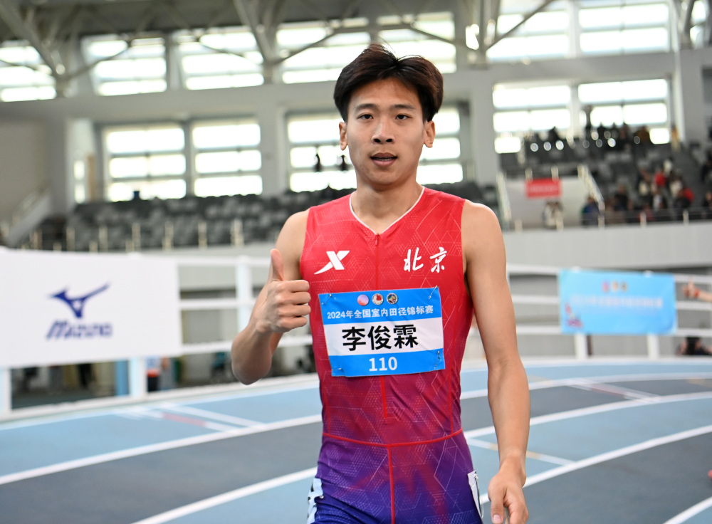 3月31日,冠军北京队选手李俊霖(右二),亚军河南队选手马忠强(左一)