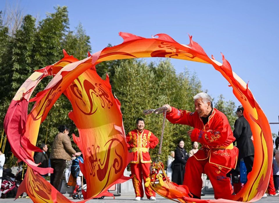 河南省第十八届中原大舞台武术展演十八般武艺尽挥洒