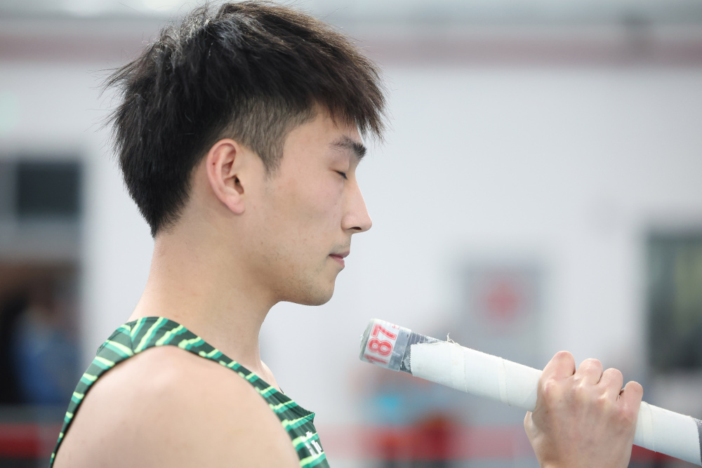 3月16日,福建队选手张逸帆在试跳前准备.新华社记者 李明 摄