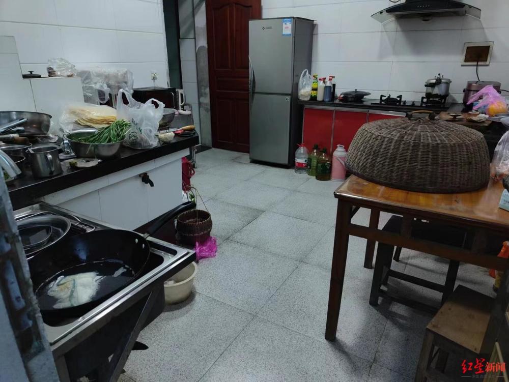 因不满妻子与邻居打招呼，男子与邻居争执后被追打进自家厨房，砍伤两人获刑今日热点-313啦实用网