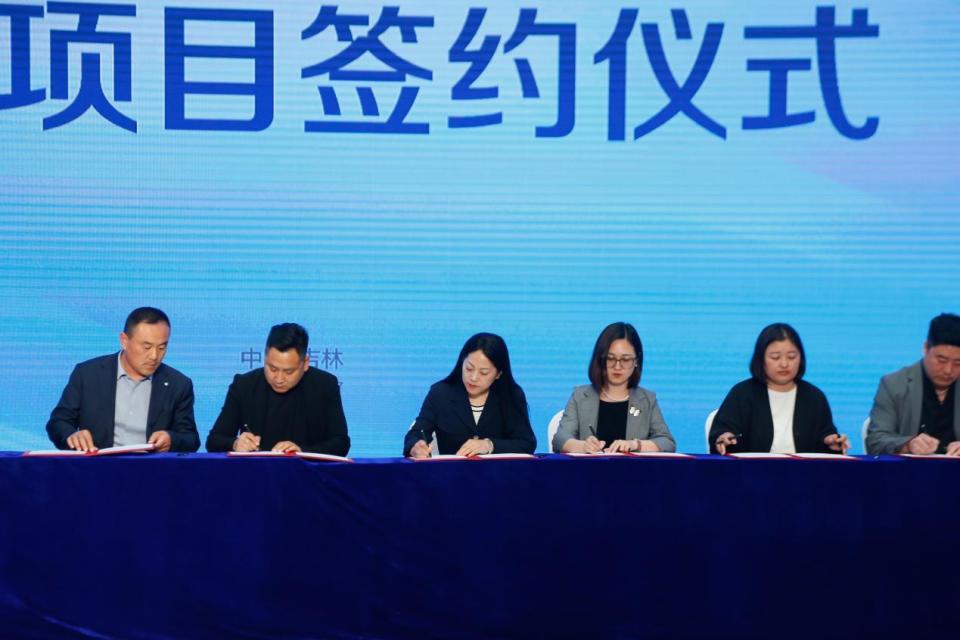 吉林省文化产业招商大会 水墨金池科技与腾讯互娱,北京浪尖文化签订