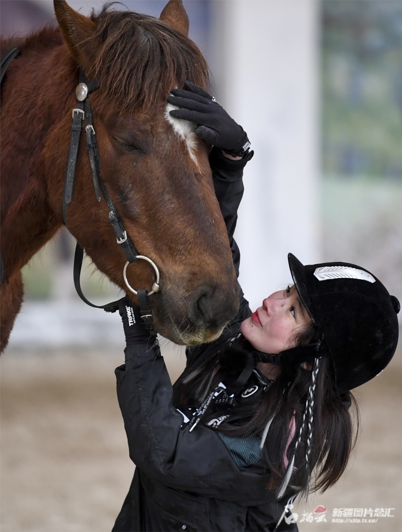 除了学生的培训,该基地还吸引了来自各地的骑马爱好者.