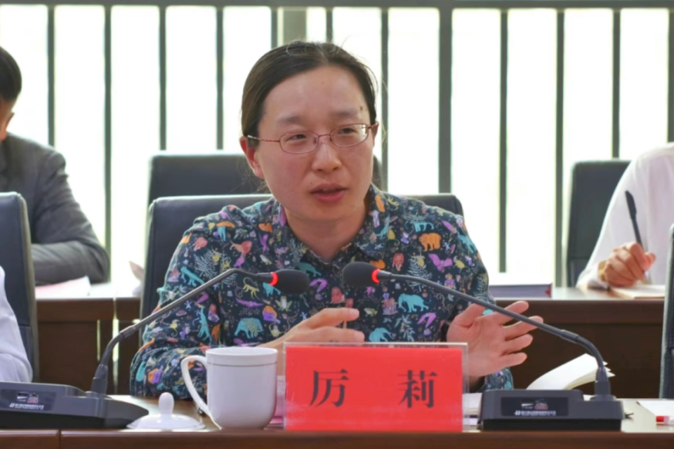 区委书记陈净出席会议并讲话,区委常委,区委宣传部部长李晓云主持会议