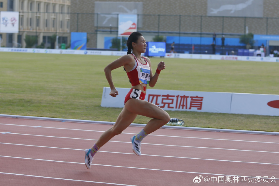 中国田径18岁女飞人横空出世,独揽五枚金牌成最大惊喜