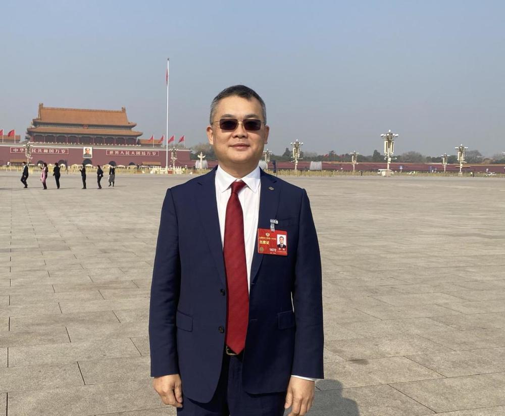 全国政协委员曹晖建议:规范推广老旧社区适老化改造_腾讯新闻