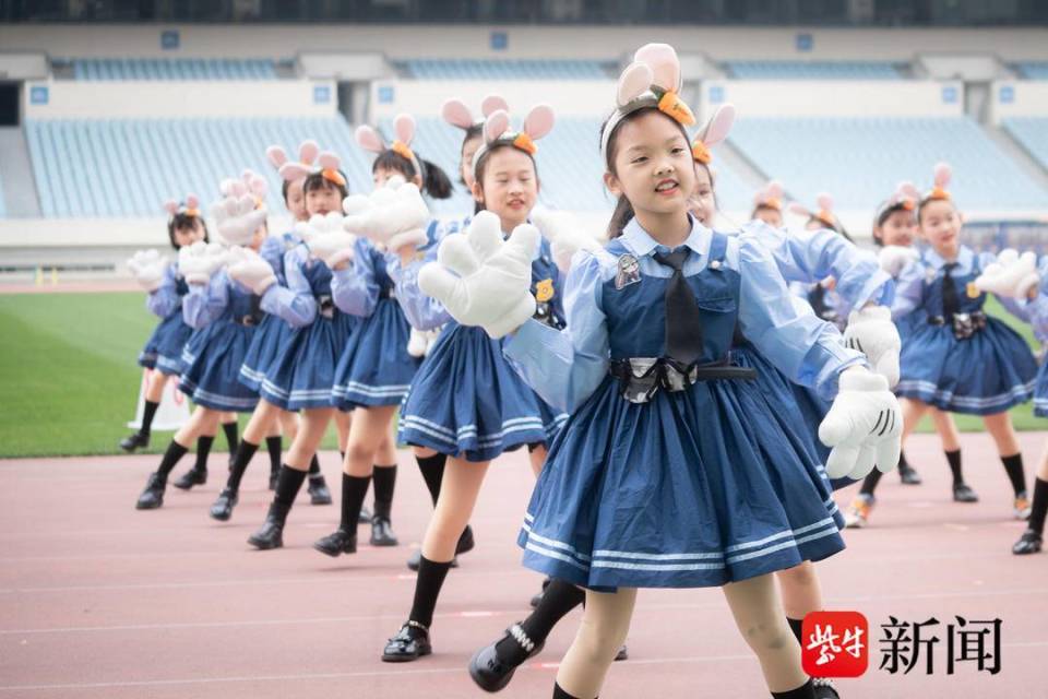 超萌超酷,芳草园小学运动会嗨翻奥体_腾讯新闻