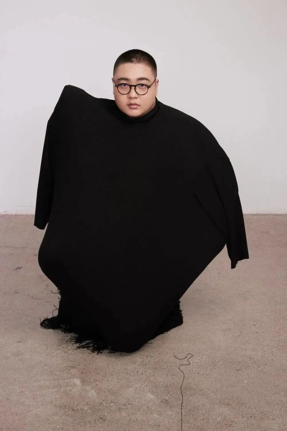 袁奇奇的设计作品先锋又吸睛,他善于将古典与超现代主义结合,打造出超