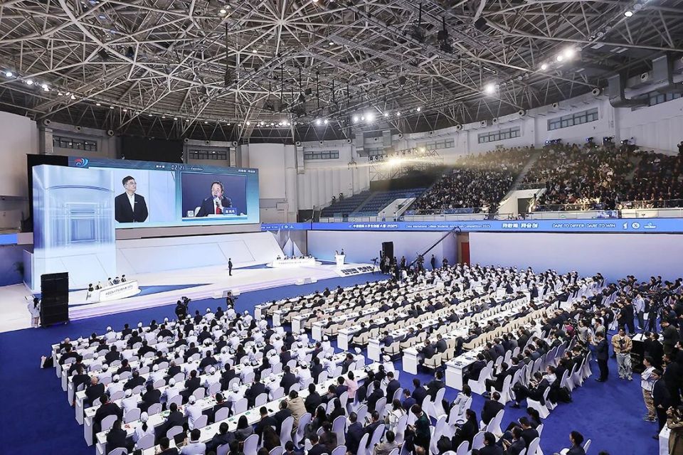 中国国际大学生创新大赛（2025）冠军争夺赛在郑州大学开赛 怀进鹏刘宁致辞 王凯出席_腾讯新闻