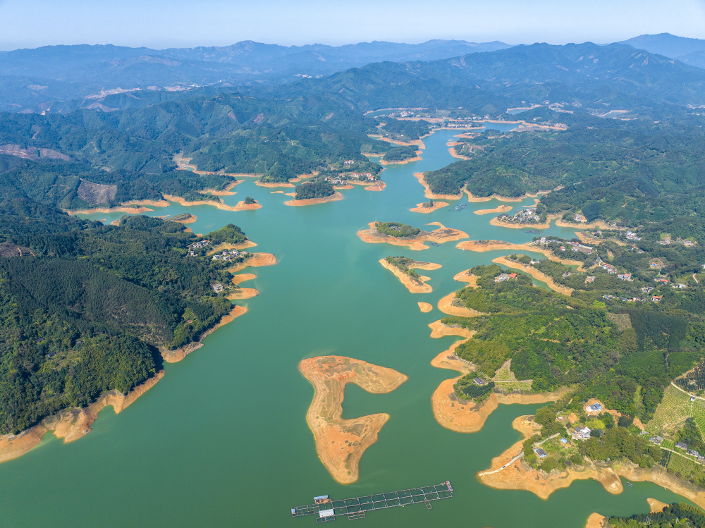 广西梧州绿水青山景如画