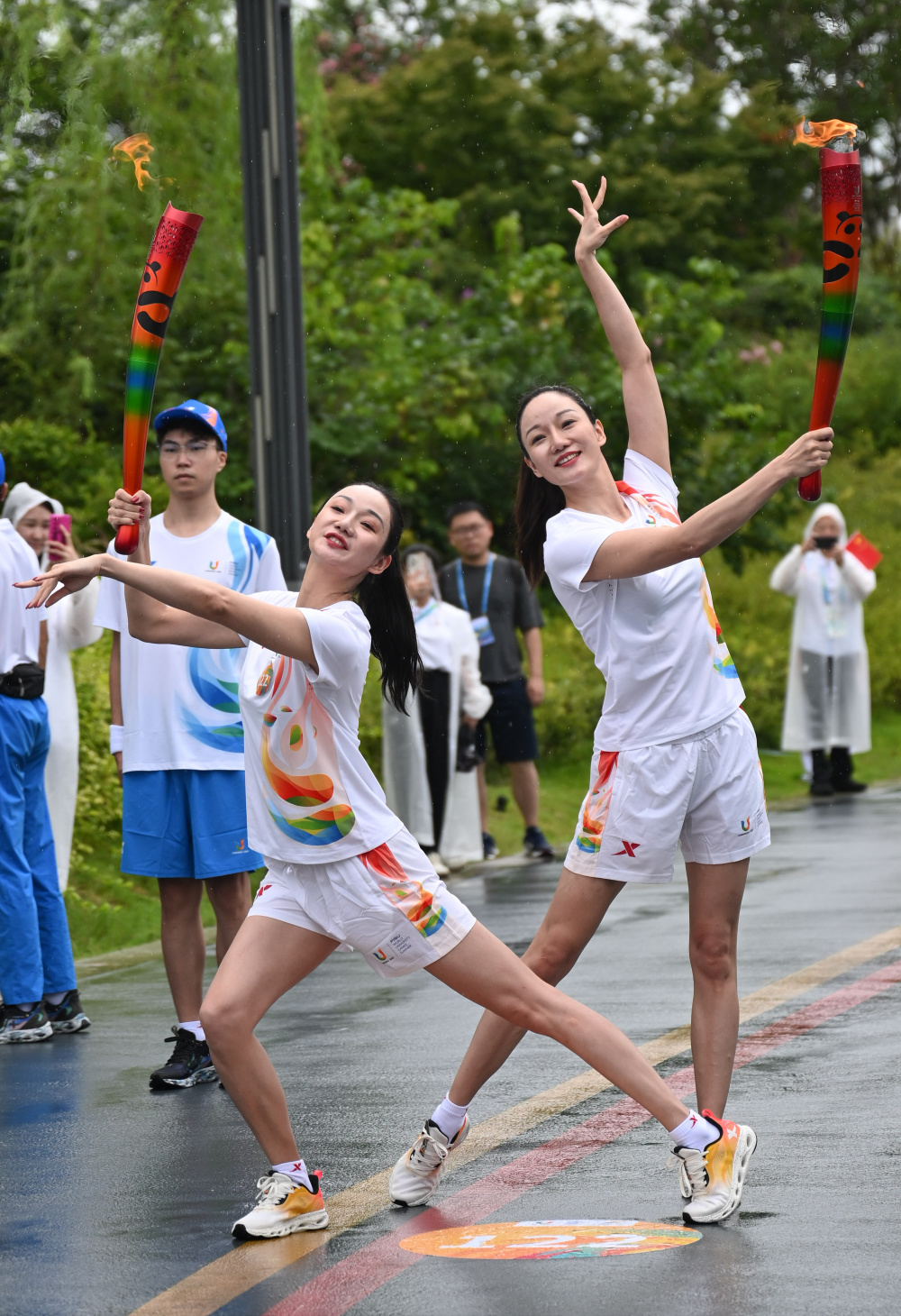 体育成都第31届世界大学生夏季运动会火炬传递圆满成功8
