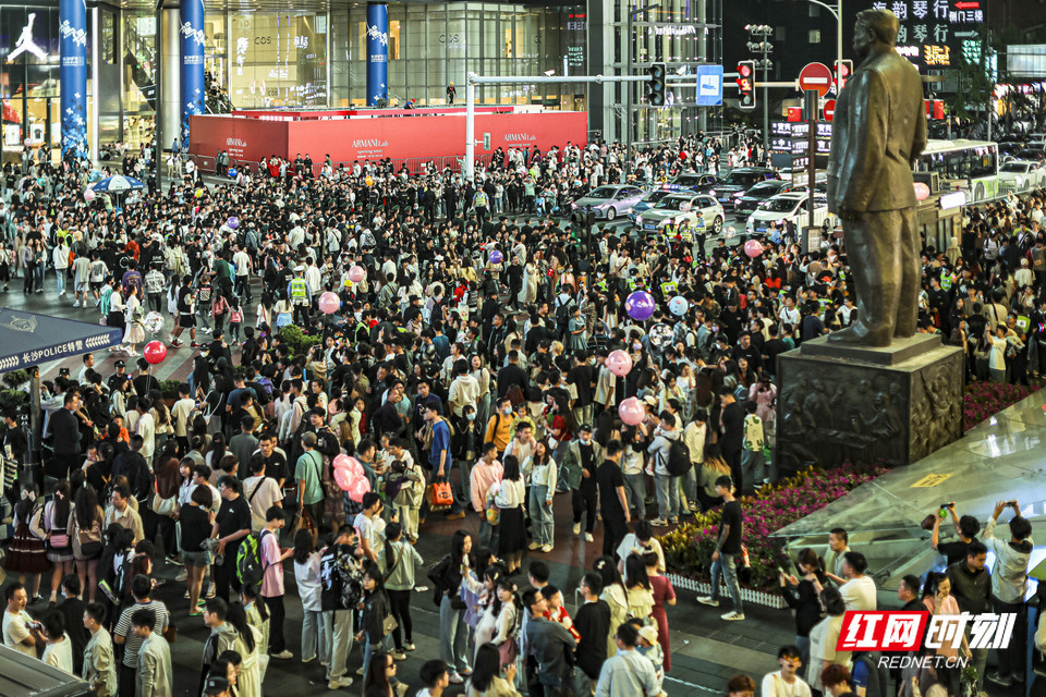 五一景区人流量图片