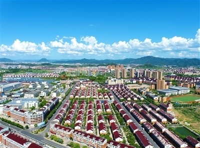 浙江省东阳市花园村昔日穷村变新城村民生活胜市民