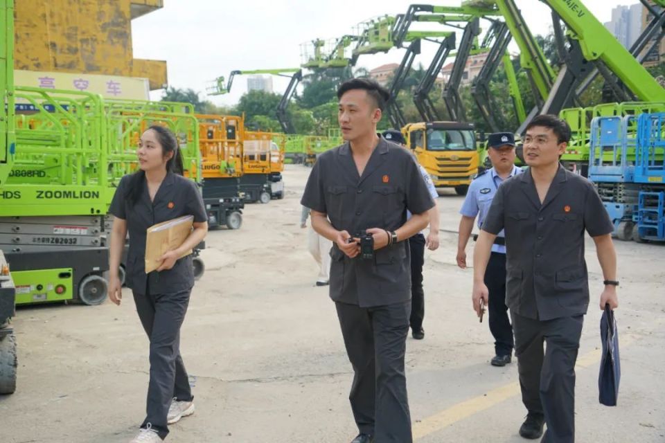 常委,省委政法委书记,工程机械产业链链长魏建锋到宁乡市某企业调研