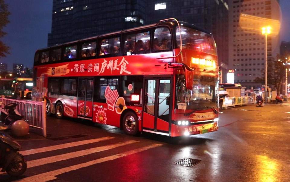 合肥公交回应"蹦迪巴士":系酒吧租用,已取消该客户用车服务